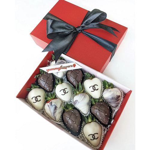 12pcs CHANEL x Black & White Marble Chocolate Strawberries Gift Box